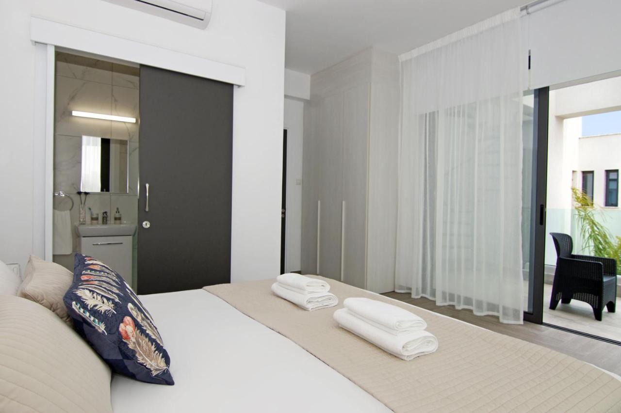 Villa Queen Eleanor โปรทาราส ภายนอก รูปภาพ