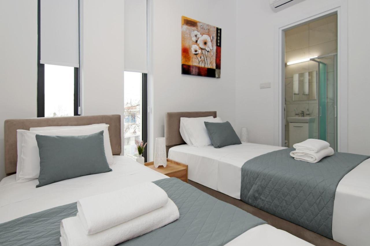 Villa Queen Eleanor โปรทาราส ภายนอก รูปภาพ
