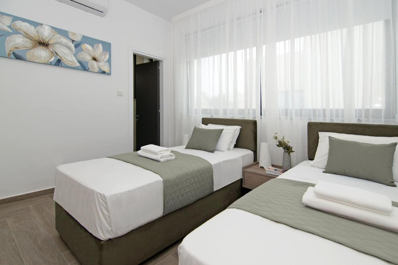 Villa Queen Eleanor โปรทาราส ภายนอก รูปภาพ