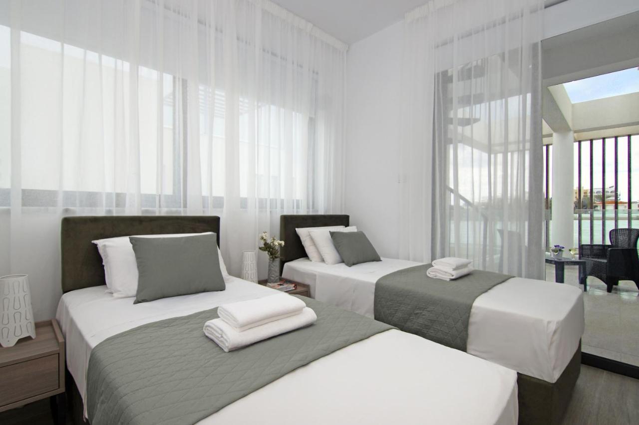 Villa Queen Eleanor โปรทาราส ภายนอก รูปภาพ