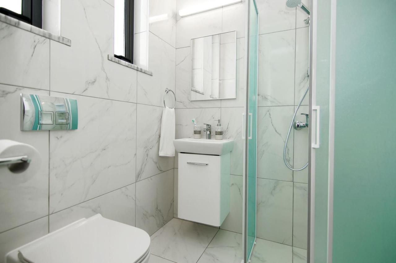 Villa Queen Eleanor โปรทาราส ภายนอก รูปภาพ