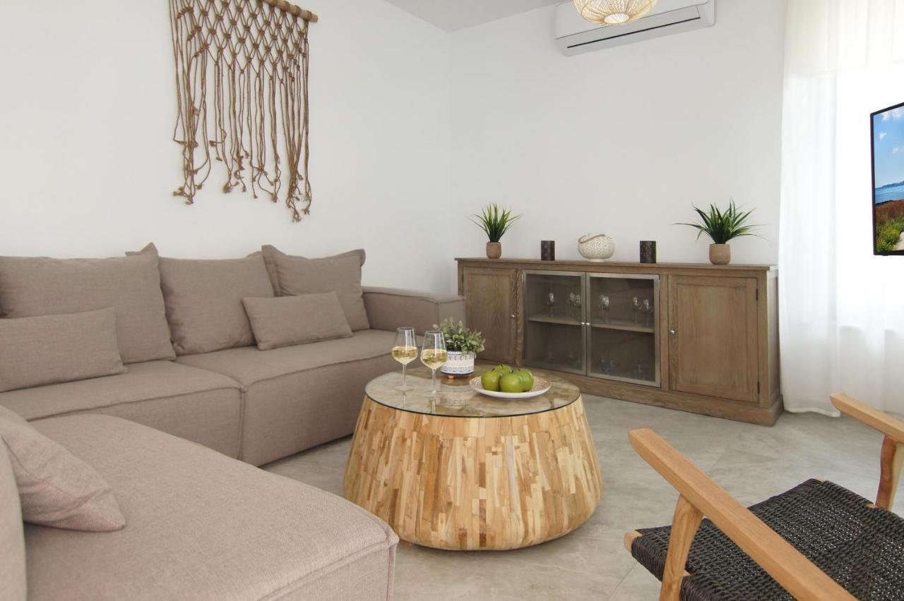 Villa Queen Eleanor โปรทาราส ภายนอก รูปภาพ